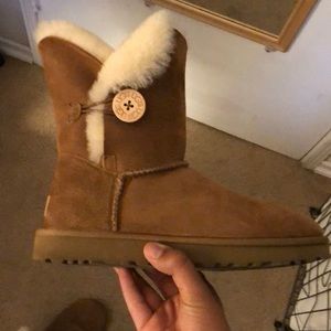 Ugg hardly used, selling because they’re too big